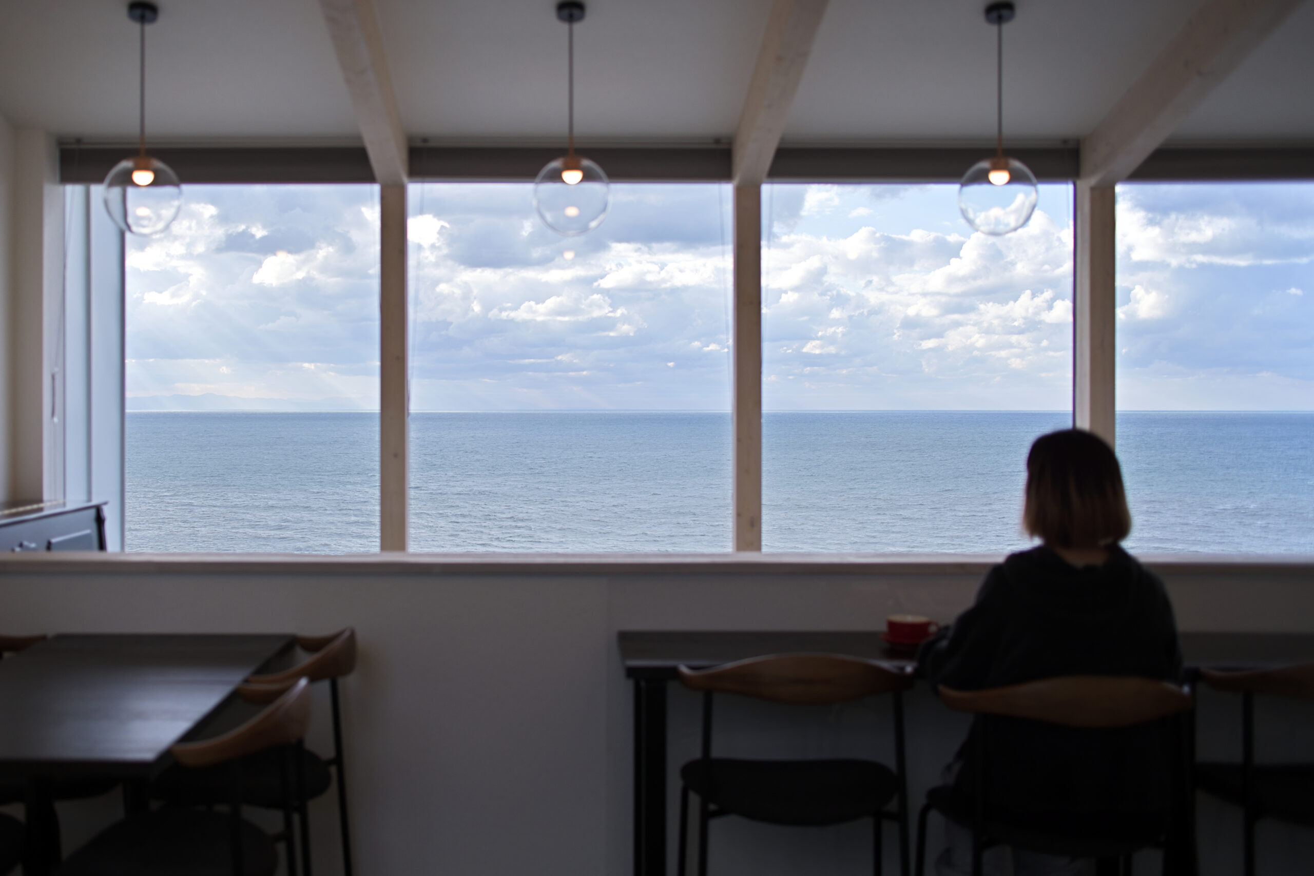 OLA GA TOCHI CAFEの店内と海