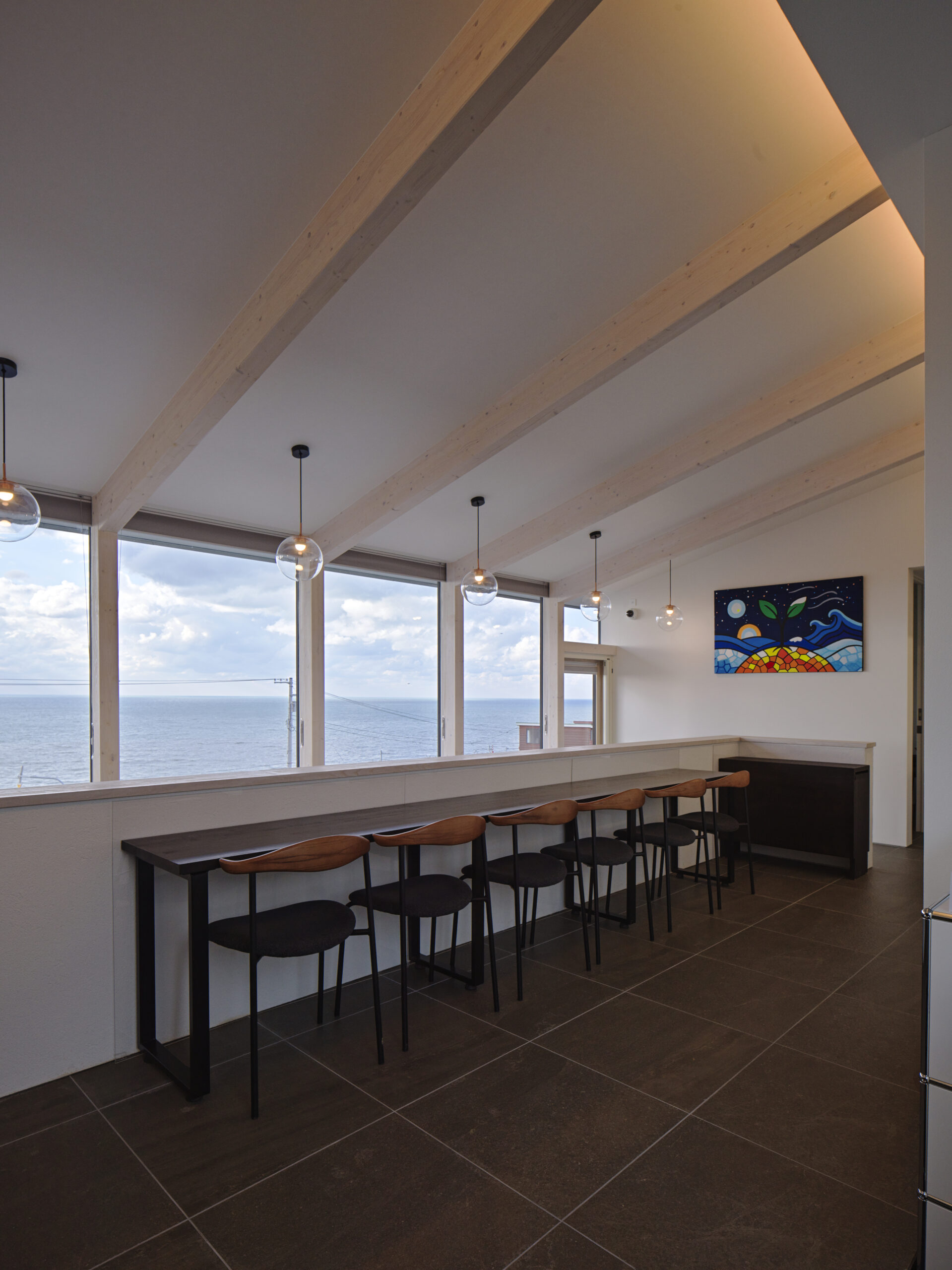 海を一望できるOLA GA TOCHI CAFEの店内